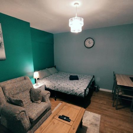 We Love Henbury Bristol Extérieur photo